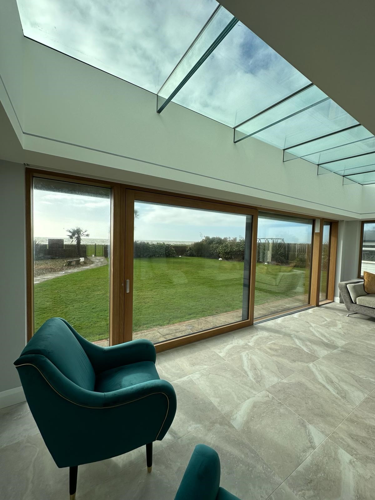 HOWELLS’ ULTRALINE ILLUMINATES NEW BUILD EXTENSION